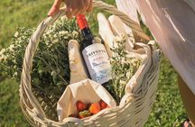 Tasting in two wineries + full lunch. Transfer included