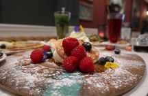 Amsterdam Small-Group Walking Tour with Typical Dutch Pancake 