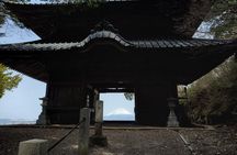 2-Day Private Guided Overnight Hike & Buddhist Temple Stay in Shichimenzan