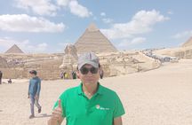 Full-Day Private Tour to Pyramids of Giza, Sphinx, Sakkara pyramid