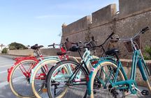 A private stroll cycling around Cádiz + bike rental