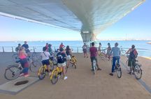 A private stroll cycling around Cádiz + bike rental