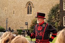 Tower of London & Crown Jewels Tour with Beefeater Meet & Greet