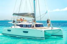 Full Experience Isla Mujeres: Food aboard + Premium drinks + Snorkel + Free time