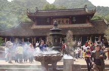 Perfume Pagoda 1 Day Tour from Hanoi with Traditional Boat Ride