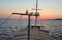 Dreamy Cruise sunset tour with dinner and unlimited wine!
