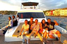 Bosphorus Sunset Yacht Cruise with Snacks and Live Guide
