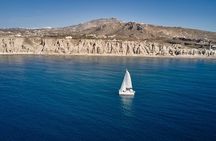 Santorini: Caldera Private Catamaran Cruise with Meal & Drinks