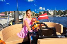 Private Boat Tour experience in Riga (City Canal and Daugava)