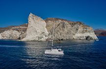 Santorini Oia: Caldera Luxury Sunset Cruise with BBQ & Drinks
