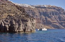 Santorini: Caldera Private Catamaran Cruise with Meal & Drinks