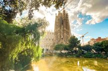Sagrada Familia Small Group Guided Tour with Skip the Line Ticket