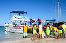 Experience for families and friends by private boat with pick-up