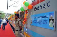 Taj Mahal Day Tour From Delhi by Superfast Train