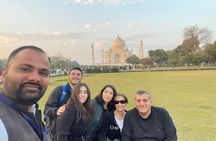 From Delhi: Private Taj Mahal day trip with lunch