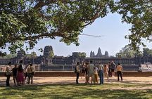 Private Sunrise Angkor Small Tour
