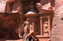 Explore Petra Highlights: Private One-Day Tour from Amman or QAIA