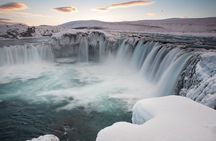 Private Tour from Akureyri of Goðafoss Waterfall of the Gods 