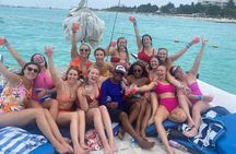 Catamaran Plus Tour to Isla Mujeres with National Open Bar from Cancun