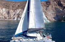 Santorini: Premium Small-Group Catamaran Cruise with Food/Drinks