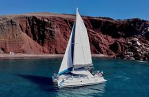 Santorini: Premium Small-Group Catamaran Cruise with Food/Drinks