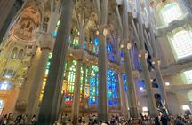 Sagrada Familia Tour with Express Entry and Local Guide