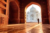 Private Same Day Abhaneri Stepwell and Taj Mahal Tour from Jaipur