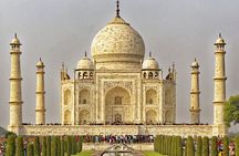 Private Same Day Abhaneri Stepwell and Taj Mahal Tour from Jaipur
