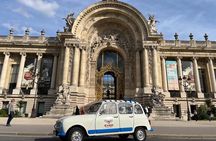 Private tour Paris Sightseeing 2 hours in Renault 4L electric 