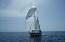 Santorini Oia: Private Sailing Yacht Cruise with Meal and Drinks
