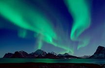 Private Northern Lights Tour with Icelandic Treats and Liquor