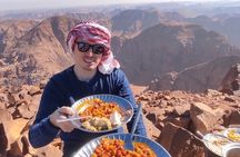 Wadi Rum Mountain Hike: Umm Ad Dami, highest point of Jordan + Jeep tour & Lunch