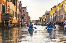 Sunset Kayak Tour in Venice: Discovering the City’s Canals