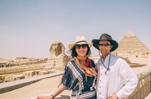 Day Tour To Giza Pyramids & Egyptian Museum & Khan El Khalili Bazaar