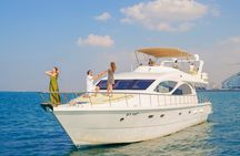 Shared Yacht Tour in Dubai Marina
