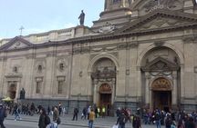 Santiago a tus Pies: City Tour a Unforgettable Pie