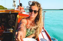 Bacalar: 4hr Private Sailing Tour with Guacamole & Drinks