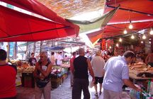 Walking in the historic center of Palermo and its markets