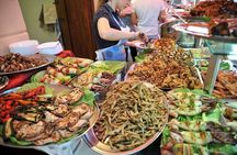 Walking in the historic center of Palermo and its markets