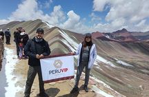 Discover the Rainbow Mountain on horseback + meals - Private