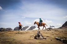 Discover the Rainbow Mountain on horseback + meals - Private