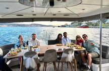 Bosphorus Guided Luxury Yacht Cruise with Live Guide (2 Hours)