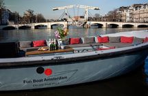 Amsterdam: Private Canal Cruise with Drinks and Snacks