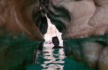 Private Tour Wadi Shab & Sinkhole Tour – Swim, Hike & Explore