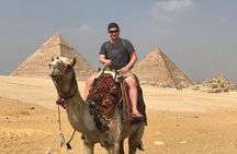 Private Day Tour to Giza Pyramids And Civilization Museum& Bazaar