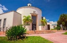 Miami Beach Art Deco & History Bike Tour with Design Enthusiast