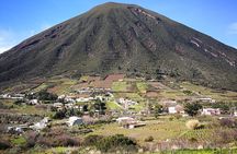 Private and guided tour of Salina: Discovering the Green Island