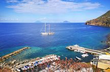 Private and guided tour of Salina: Discovering the Green Island