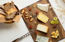 Santiago de Compostela: Cheese and Wine Tasting Experience