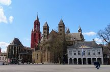 Maastricht Highlights 2 hours Private Walking Tour +local tasting